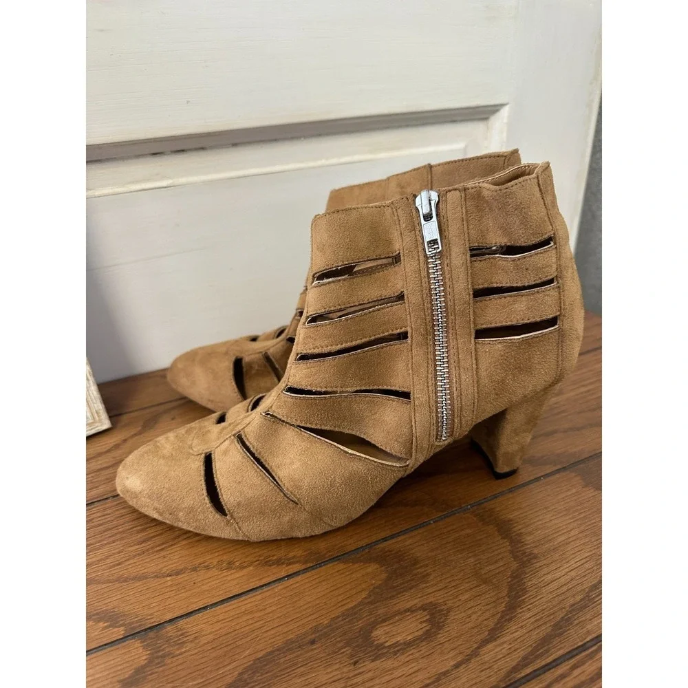 Comfortview Sloane Womens Size 9 Block Heel Caged Bootie Tan‎ Faux Suede